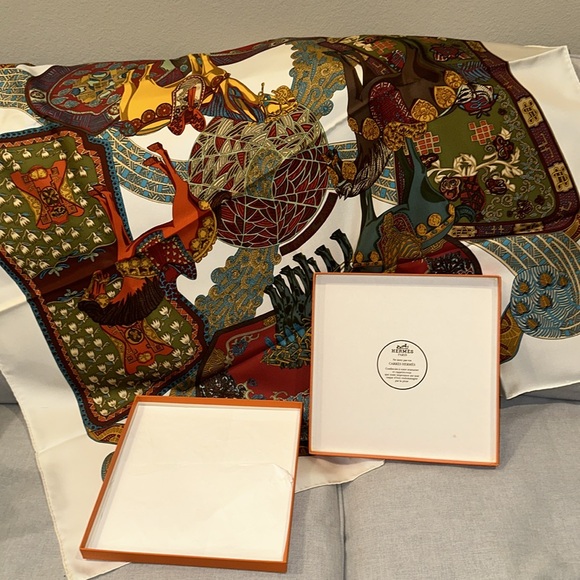 Hermes Collection Scarf EUC Smoke free environment ! - Picture 6 of 10